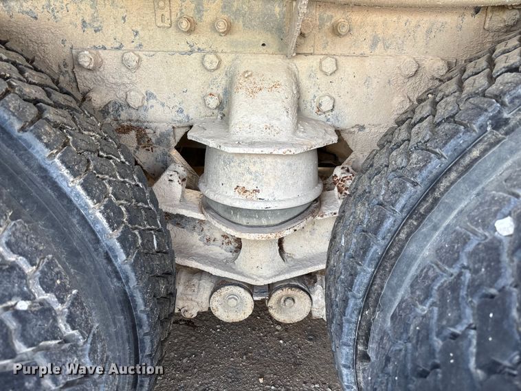 image for item FB3276 2004 Kenworth T800 ready mix truck