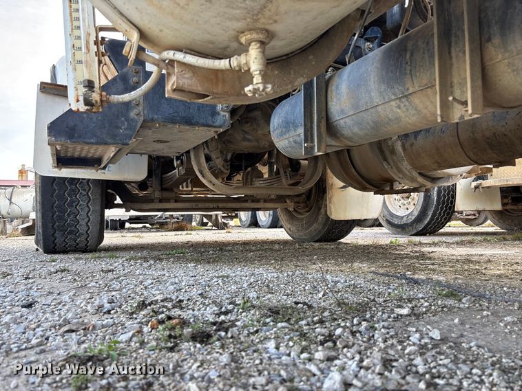 image for item FB3276 2004 Kenworth T800 ready mix truck