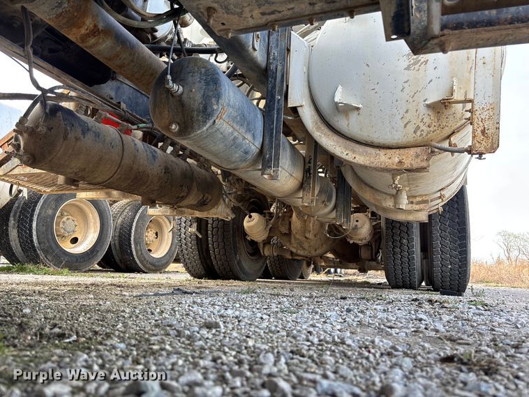 image for item FB3276 2004 Kenworth T800 ready mix truck