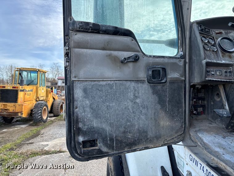 image for item FB3276 2004 Kenworth T800 ready mix truck