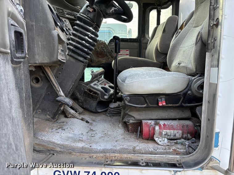 image for item FB3276 2004 Kenworth T800 ready mix truck