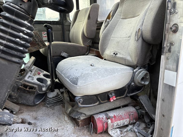 image for item FB3276 2004 Kenworth T800 ready mix truck