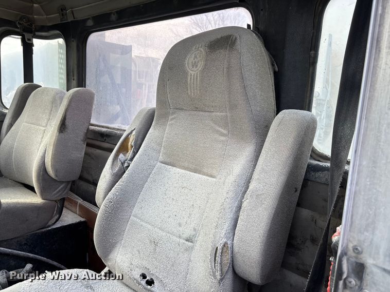 image for item FB3276 2004 Kenworth T800 ready mix truck