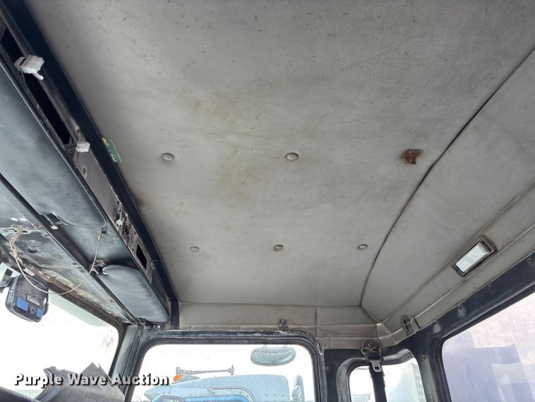 image for item FB3276 2004 Kenworth T800 ready mix truck