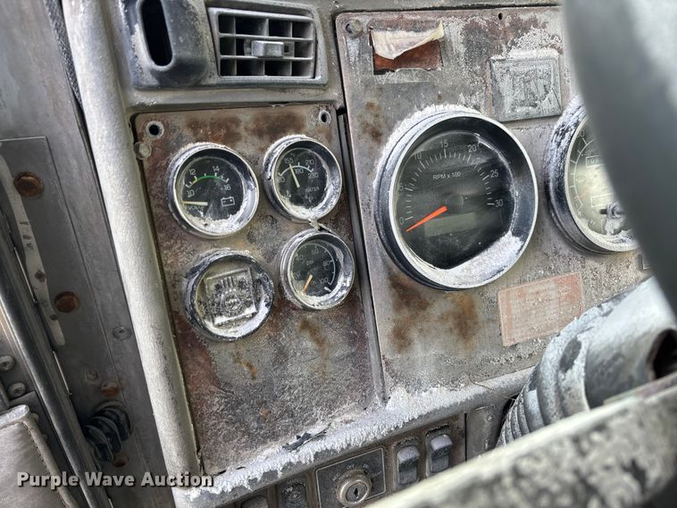 image for item FB3276 2004 Kenworth T800 ready mix truck