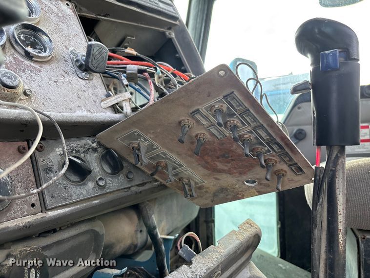 image for item FB3276 2004 Kenworth T800 ready mix truck