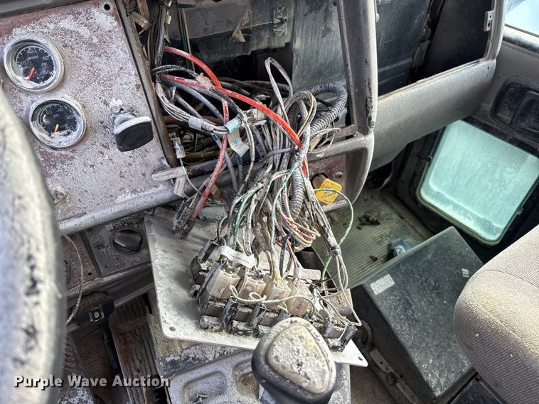 image for item FB3276 2004 Kenworth T800 ready mix truck