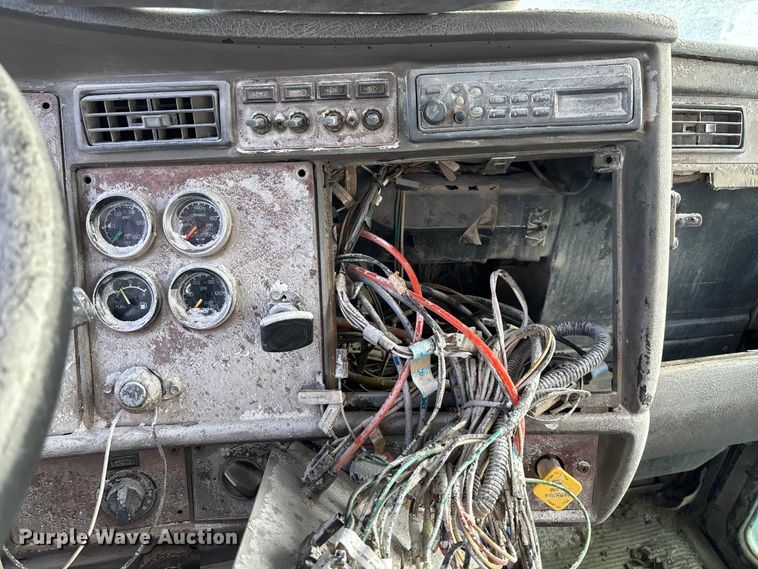 image for item FB3276 2004 Kenworth T800 ready mix truck