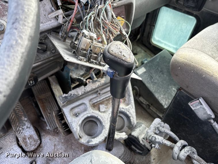 image for item FB3276 2004 Kenworth T800 ready mix truck