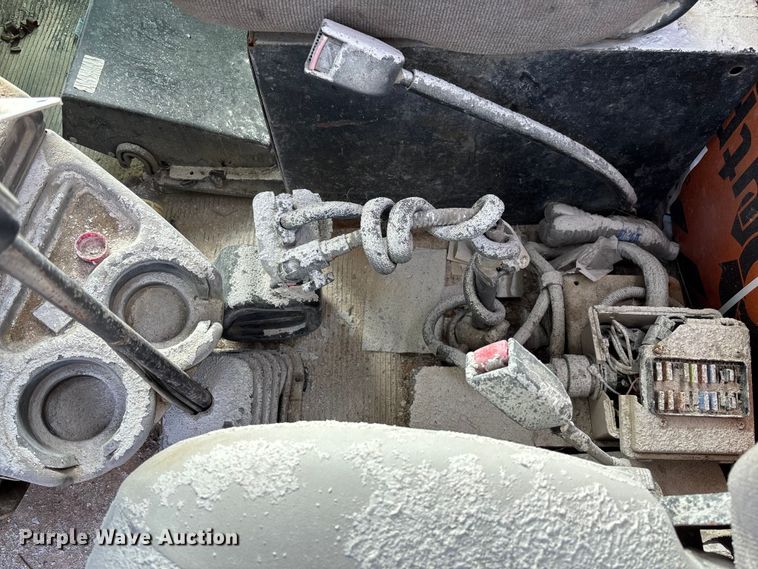 image for item FB3276 2004 Kenworth T800 ready mix truck