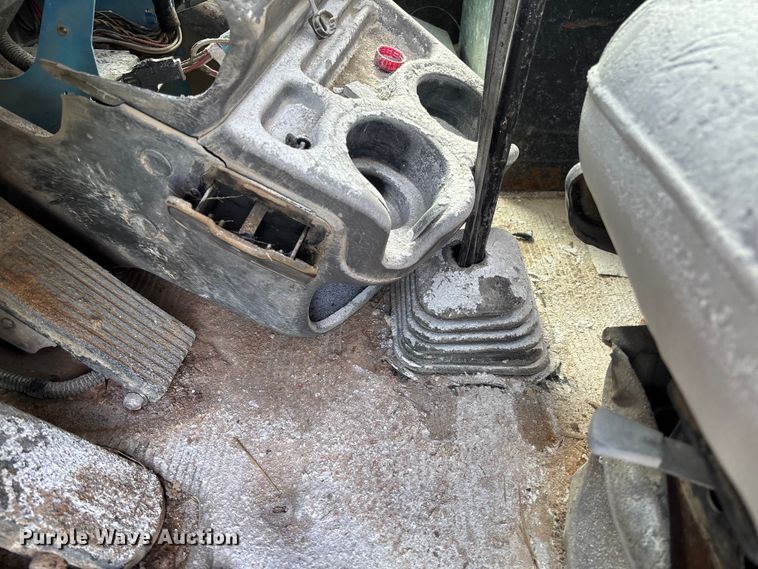 image for item FB3276 2004 Kenworth T800 ready mix truck