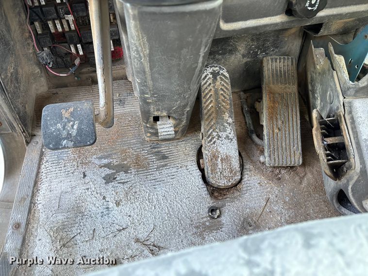 image for item FB3276 2004 Kenworth T800 ready mix truck