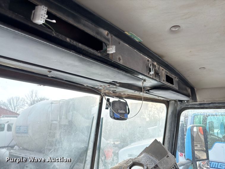 image for item FB3276 2004 Kenworth T800 ready mix truck