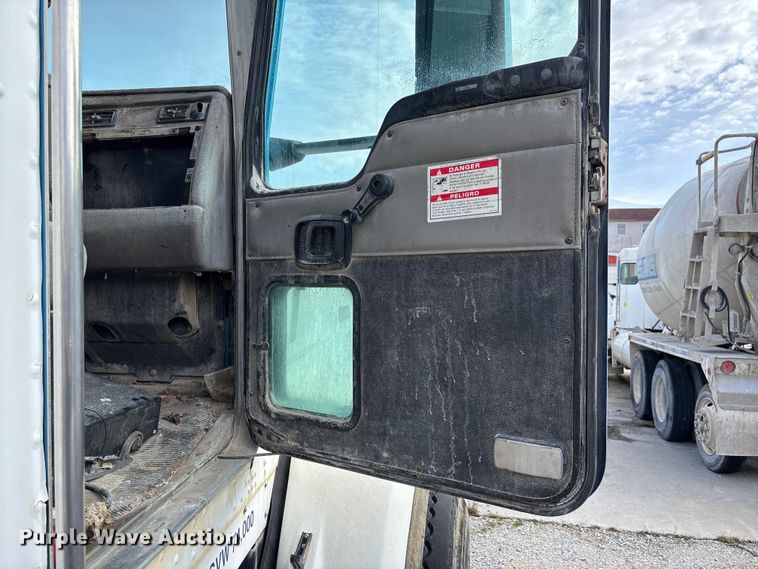 image for item FB3276 2004 Kenworth T800 ready mix truck