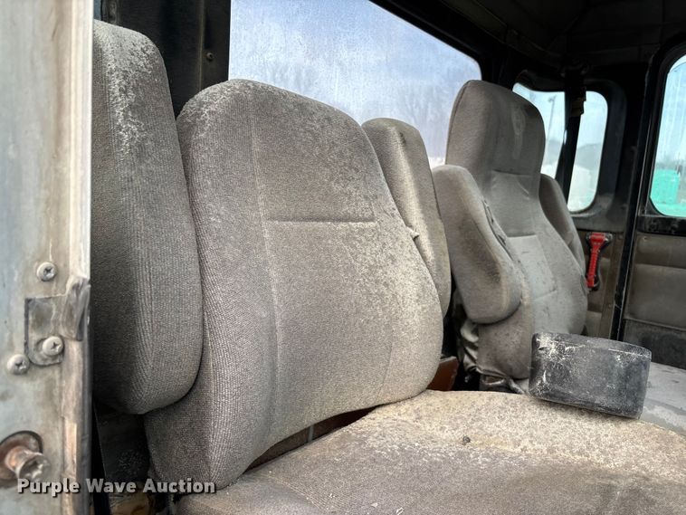 image for item FB3276 2004 Kenworth T800 ready mix truck