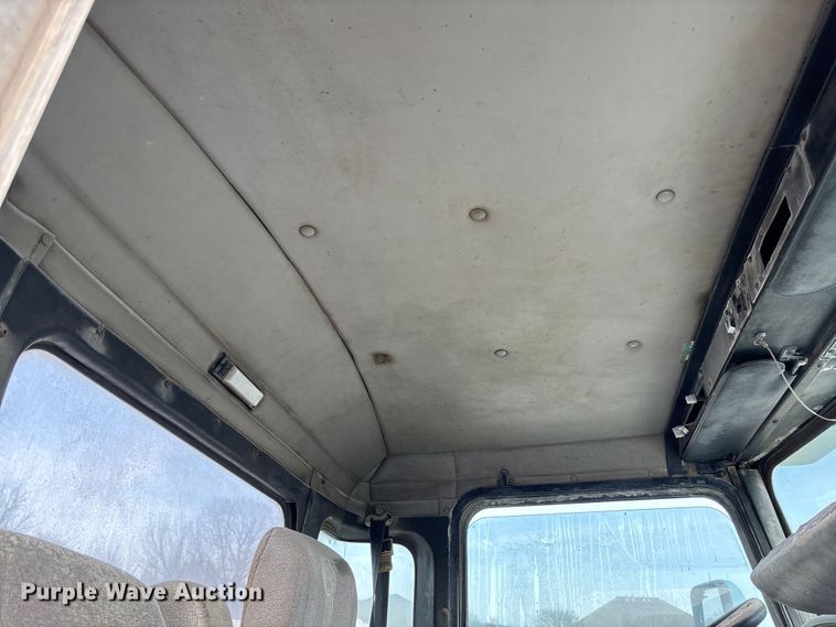 image for item FB3276 2004 Kenworth T800 ready mix truck