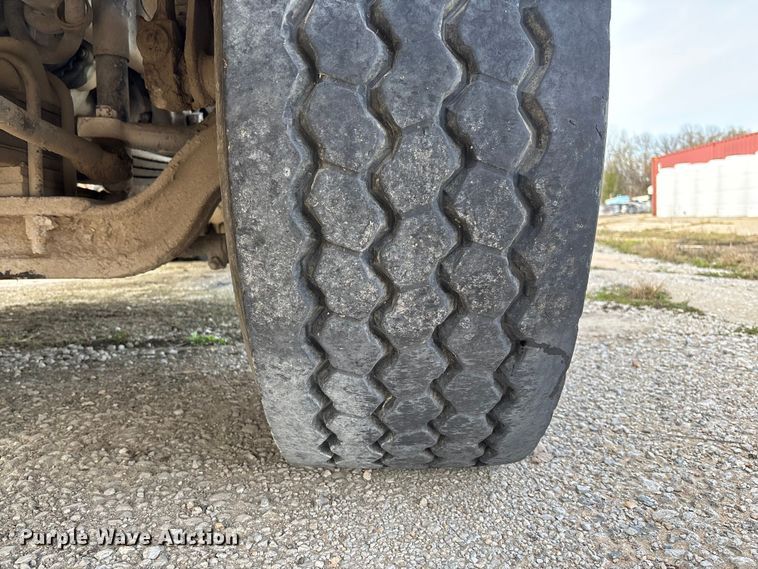 image for item FB3276 2004 Kenworth T800 ready mix truck