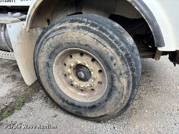 image for item FB3276 2004 Kenworth T800 ready mix truck