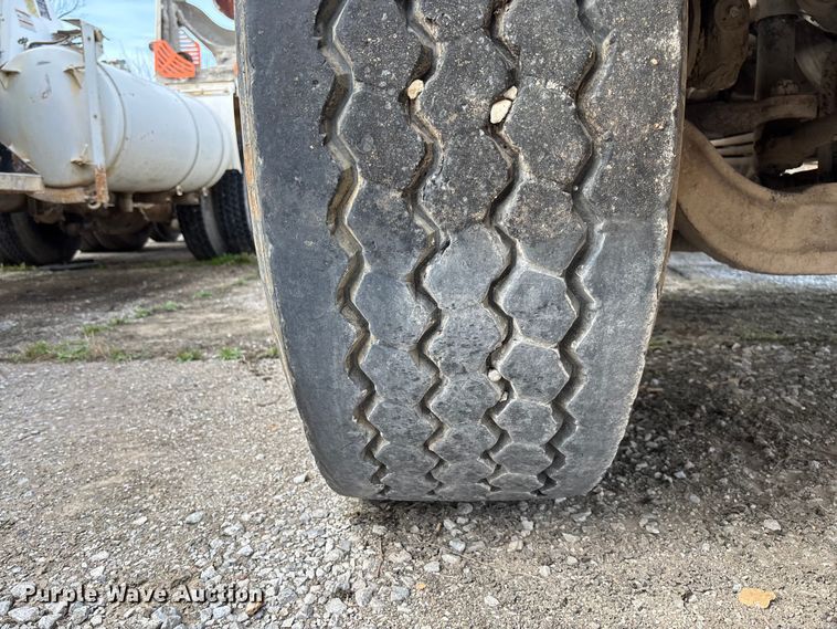 image for item FB3276 2004 Kenworth T800 ready mix truck