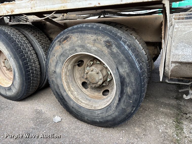 image for item FB3276 2004 Kenworth T800 ready mix truck