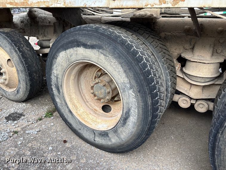 image for item FB3276 2004 Kenworth T800 ready mix truck