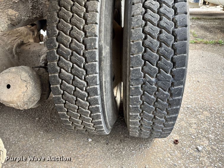 image for item FB3276 2004 Kenworth T800 ready mix truck