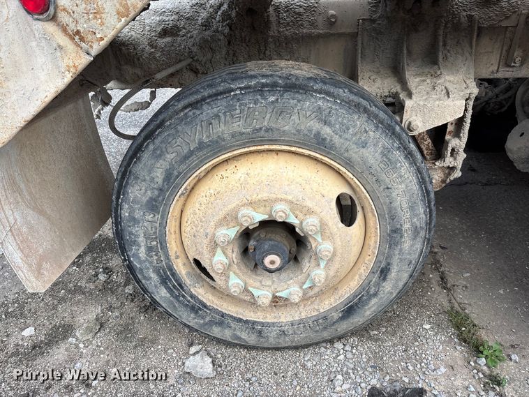 image for item FB3276 2004 Kenworth T800 ready mix truck