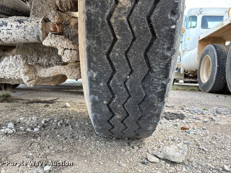 image for item FB3276 2004 Kenworth T800 ready mix truck