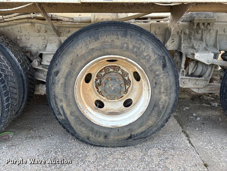 image for item FB3276 2004 Kenworth T800 ready mix truck