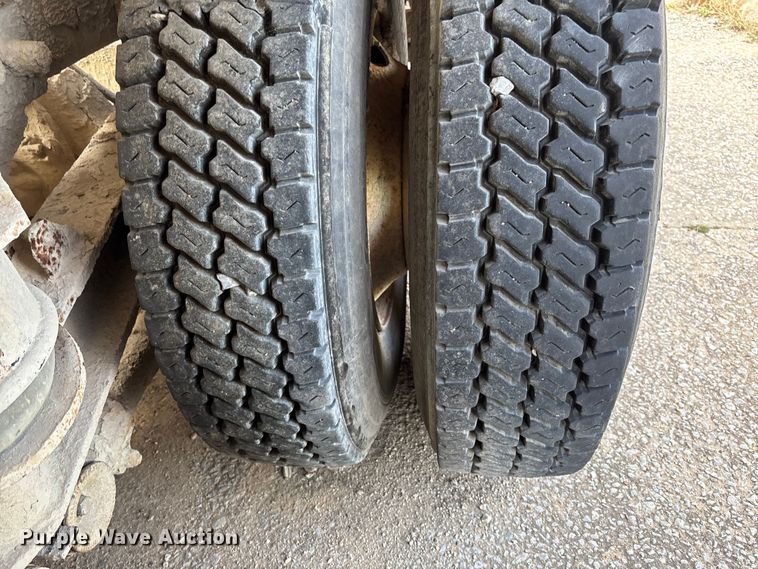 image for item FB3276 2004 Kenworth T800 ready mix truck