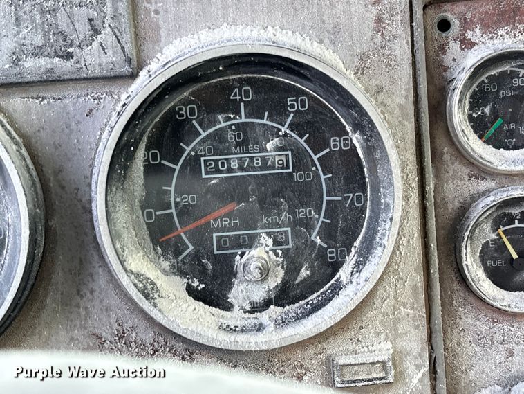 image for item FB3276 2004 Kenworth T800 ready mix truck