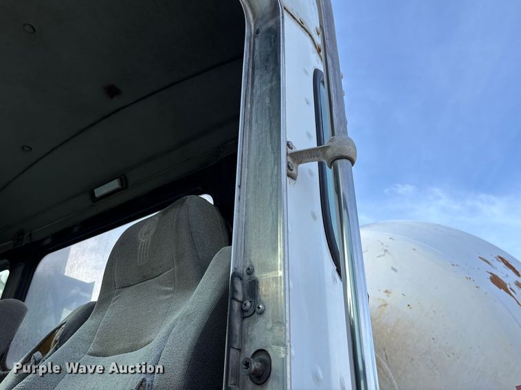 image for item FB3276 2004 Kenworth T800 ready mix truck