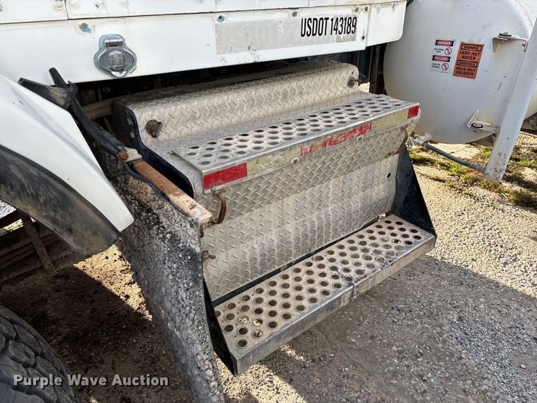 image for item FB3277 2009 Kenworth T800 ready mix truck