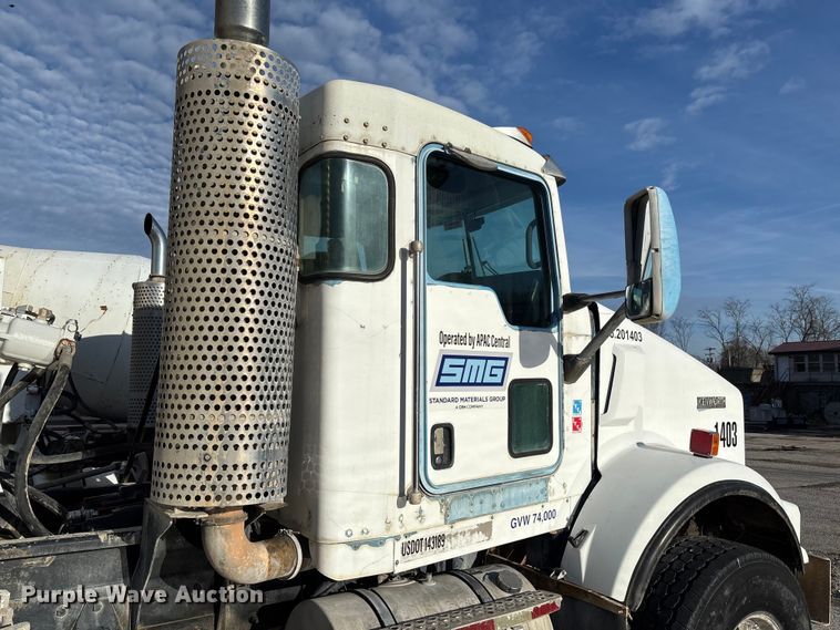 image for item FB3277 2009 Kenworth T800 ready mix truck