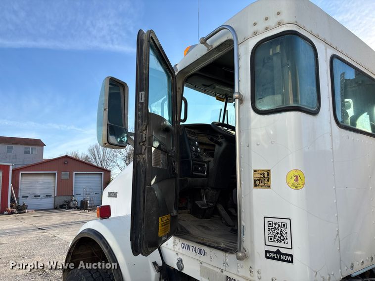 image for item FB3277 2009 Kenworth T800 ready mix truck