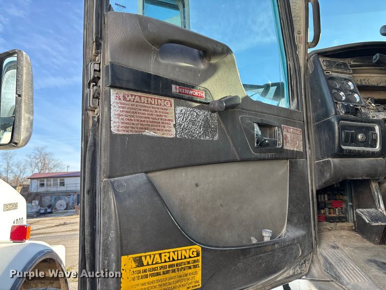 image for item FB3277 2009 Kenworth T800 ready mix truck