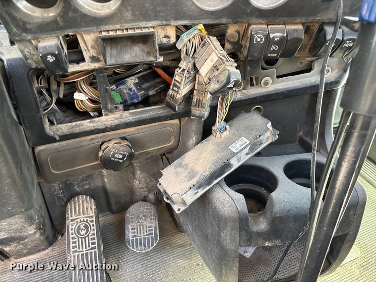 image for item FB3277 2009 Kenworth T800 ready mix truck