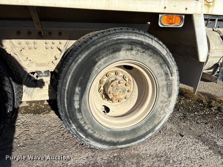 image for item FB3277 2009 Kenworth T800 ready mix truck