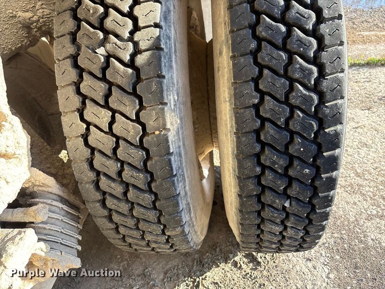 image for item FB3277 2009 Kenworth T800 ready mix truck