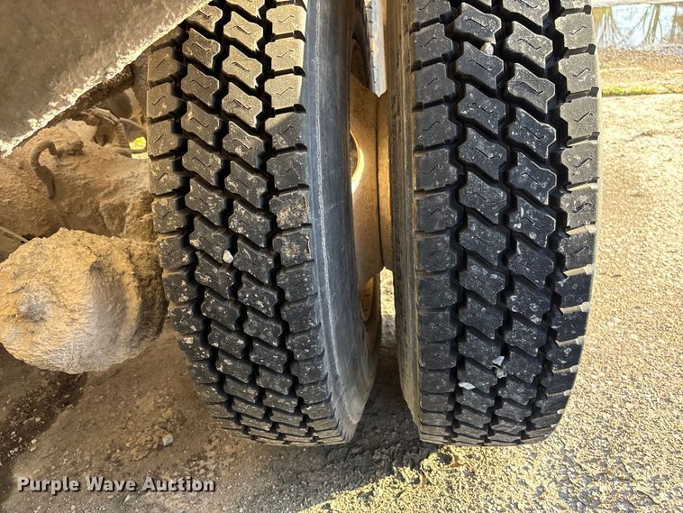 image for item FB3277 2009 Kenworth T800 ready mix truck