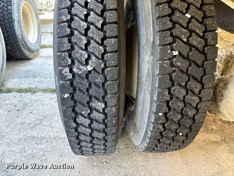 image for item FB3277 2009 Kenworth T800 ready mix truck