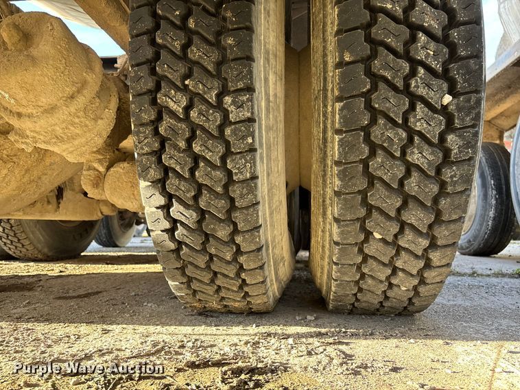 image for item FB3277 2009 Kenworth T800 ready mix truck