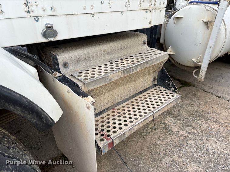image for item FB3278 2004 Kenworth T800 ready mix truck