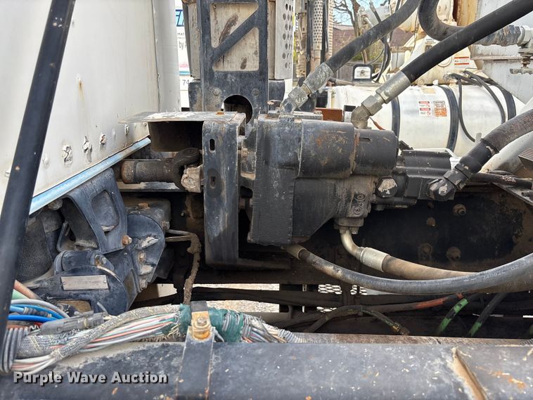 image for item FB3278 2004 Kenworth T800 ready mix truck