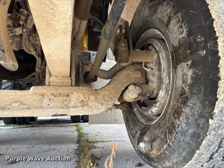 image for item FB3278 2004 Kenworth T800 ready mix truck