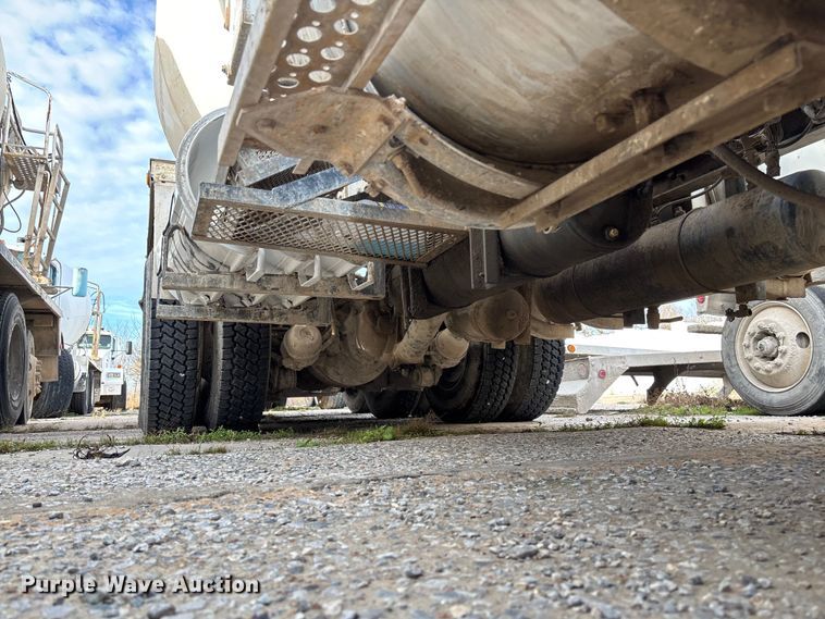 image for item FB3278 2004 Kenworth T800 ready mix truck