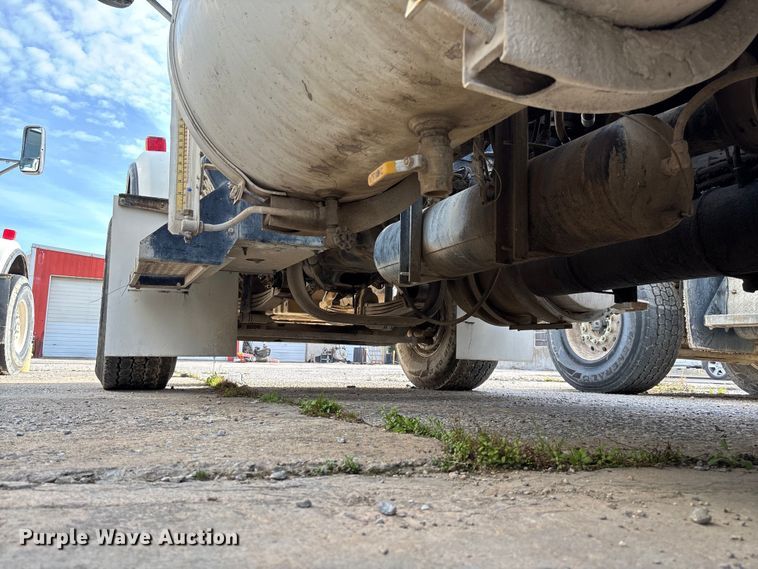 image for item FB3278 2004 Kenworth T800 ready mix truck
