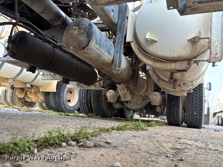 image for item FB3278 2004 Kenworth T800 ready mix truck