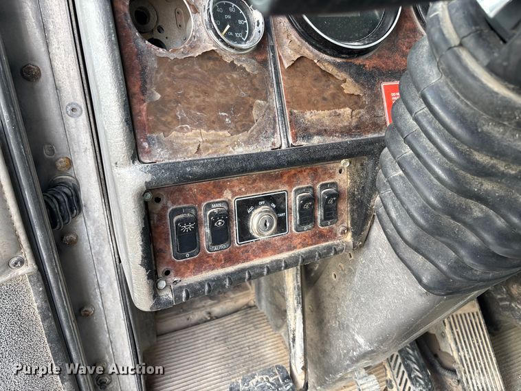 image for item FB3278 2004 Kenworth T800 ready mix truck