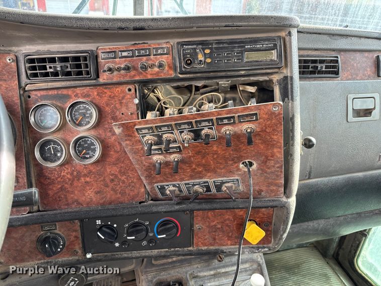 image for item FB3278 2004 Kenworth T800 ready mix truck